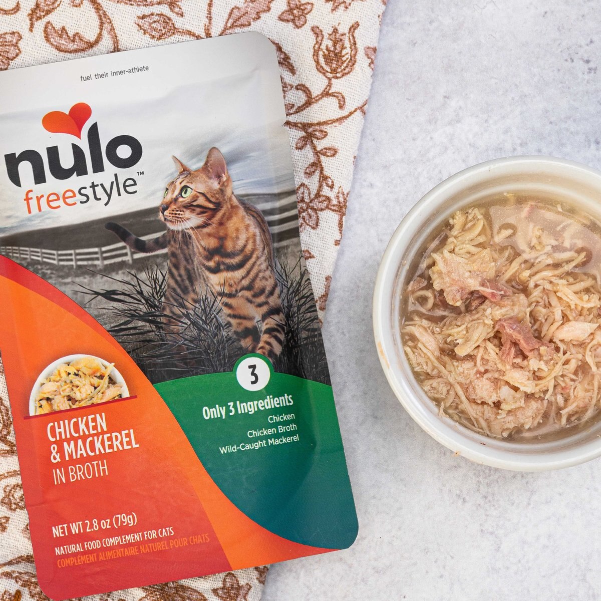 Nulo FreeStyle Chicken and Mackerel in Broth Cat Food Topper