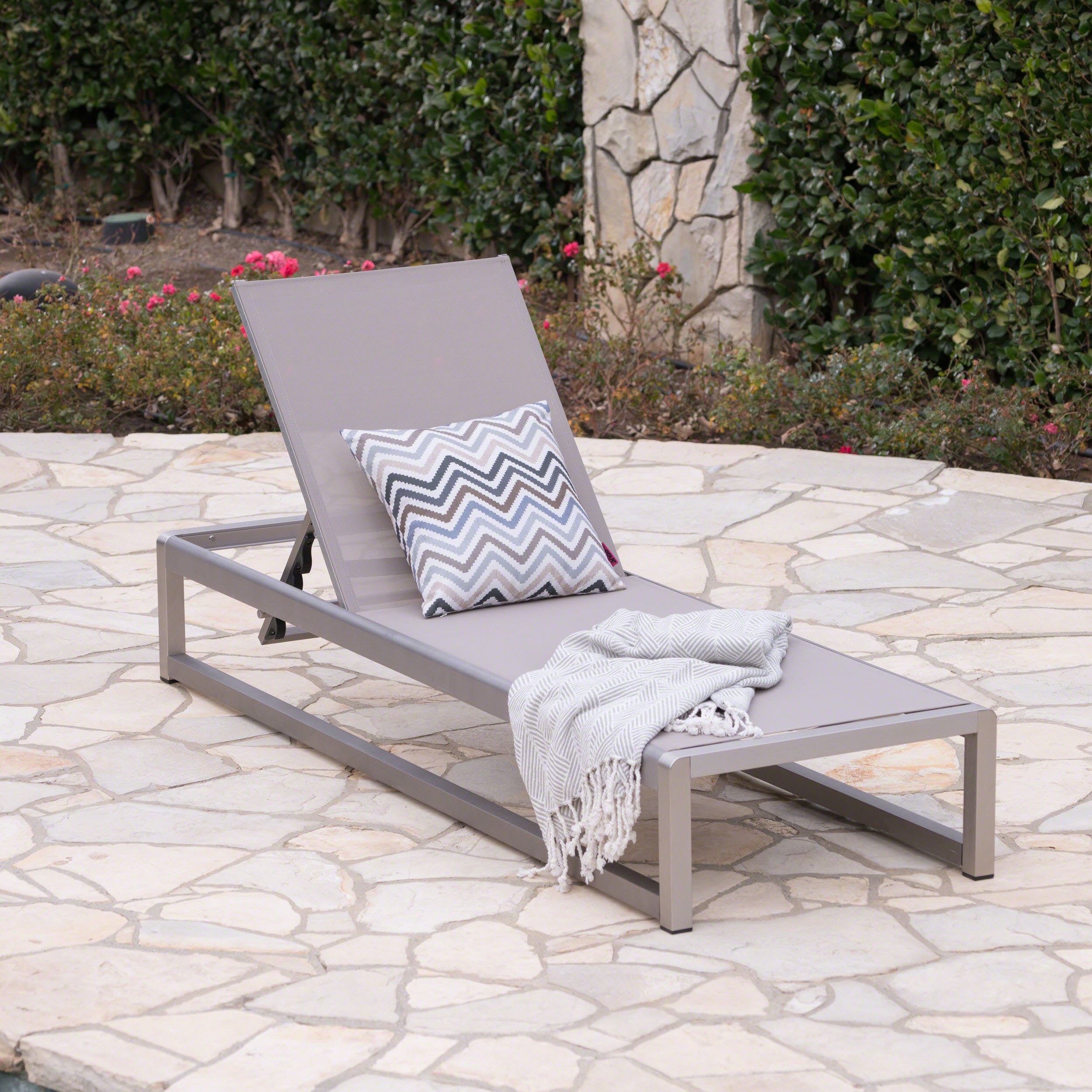 San Outdoor Mesh Chaise Lounge