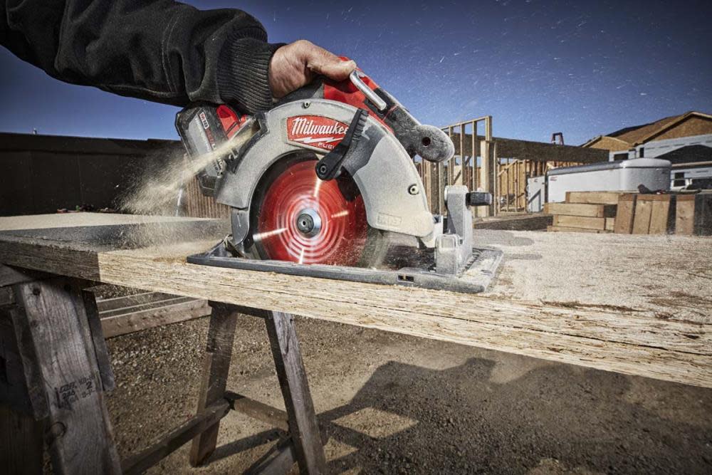 Milwaukee M18 FUEL 7 1/4 Circular Saw Reconditioned