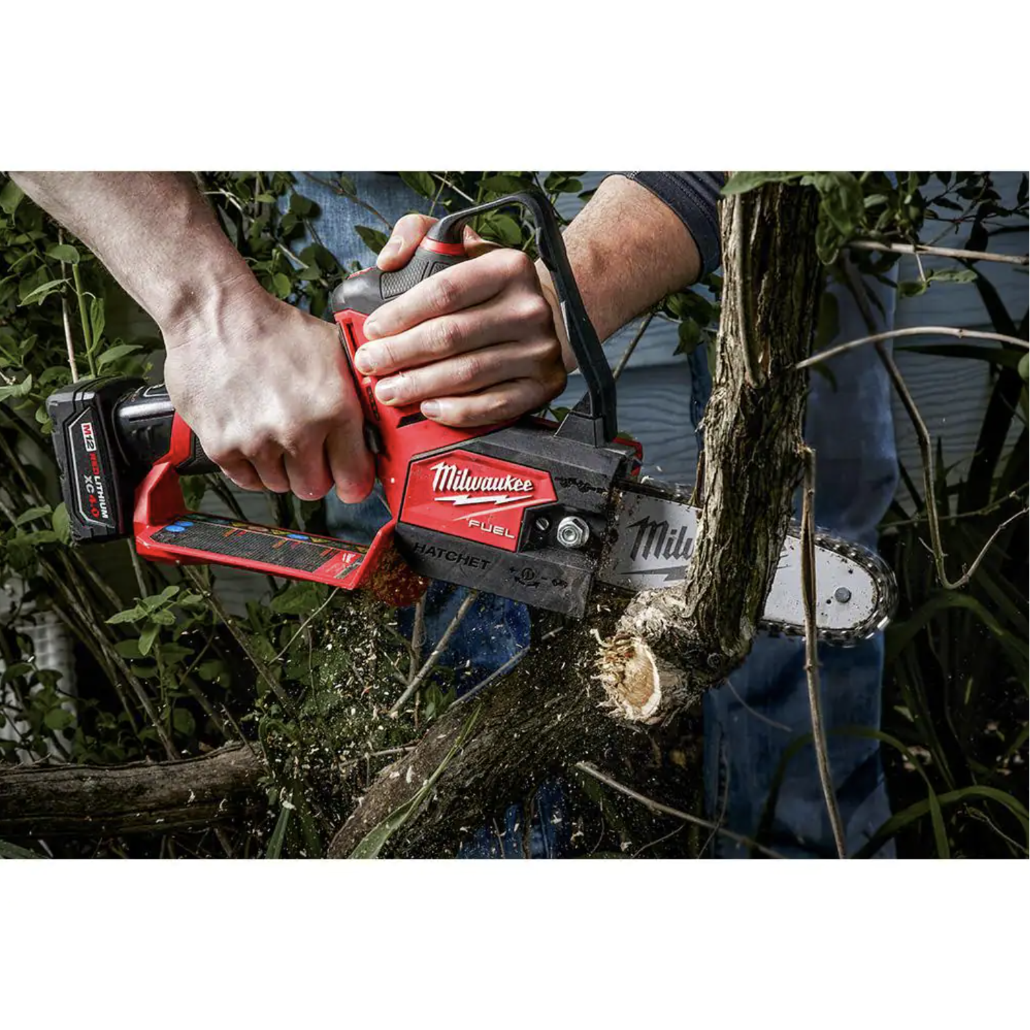 Milwaukee M12 FUEL 12-Volt Lithium-Ion Brushless Cordless 6 in. HATCHET Chainsaw Kit with 6.0 Ah and 4.0 Ah Battery， Charger (2527-21-48-11-2460)