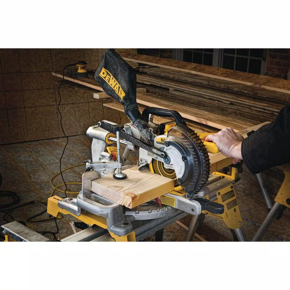 DEWALT 20-Volt MAX Cordless 7-1/4 in. Sliding Miter Saw with (1) 20-Volt Battery 4.0Ah and Oscillating Tool and#8211; XDC Depot