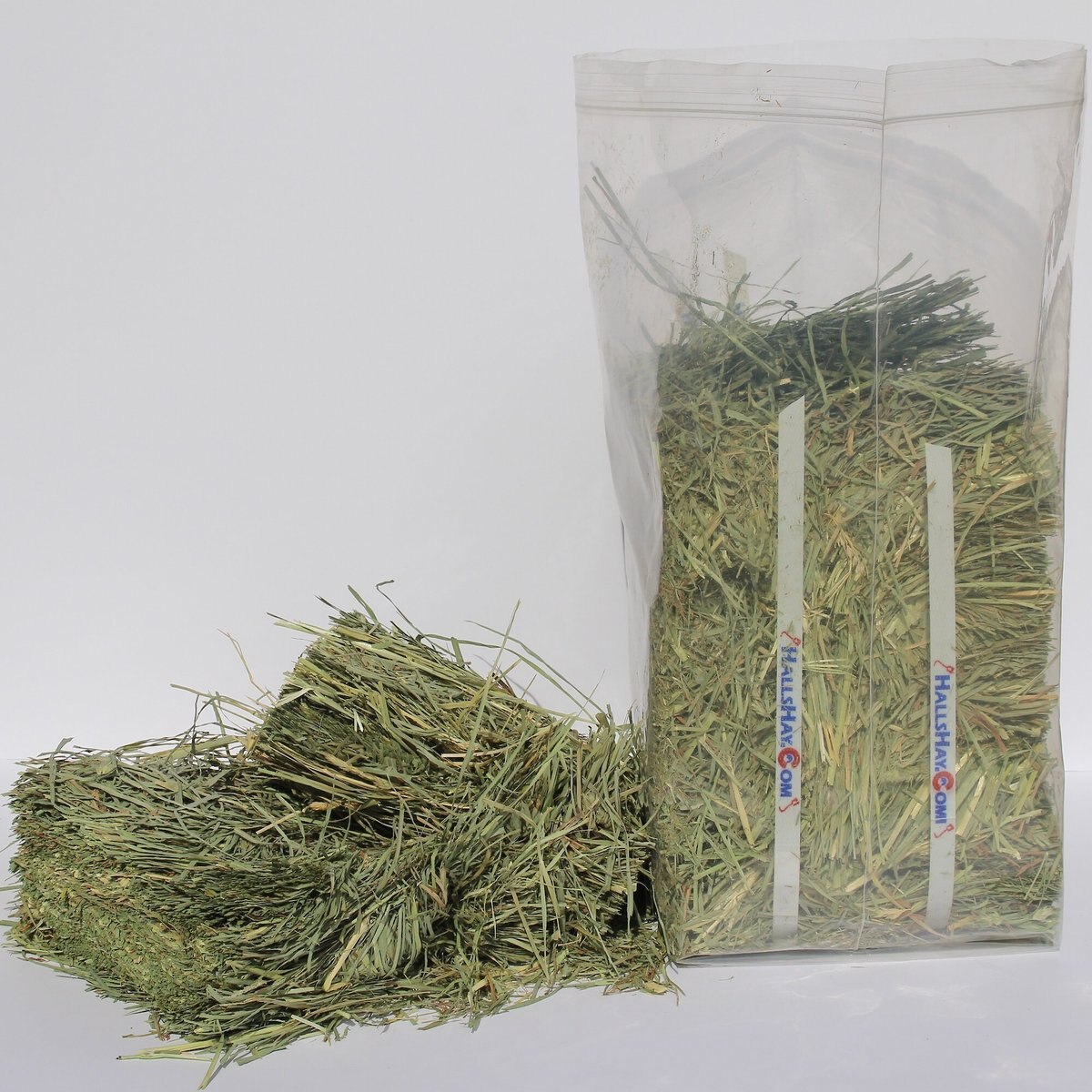 Hall's Hay Orchard Grass Hay Mini-Bale Small Pet Food， 5-lb box