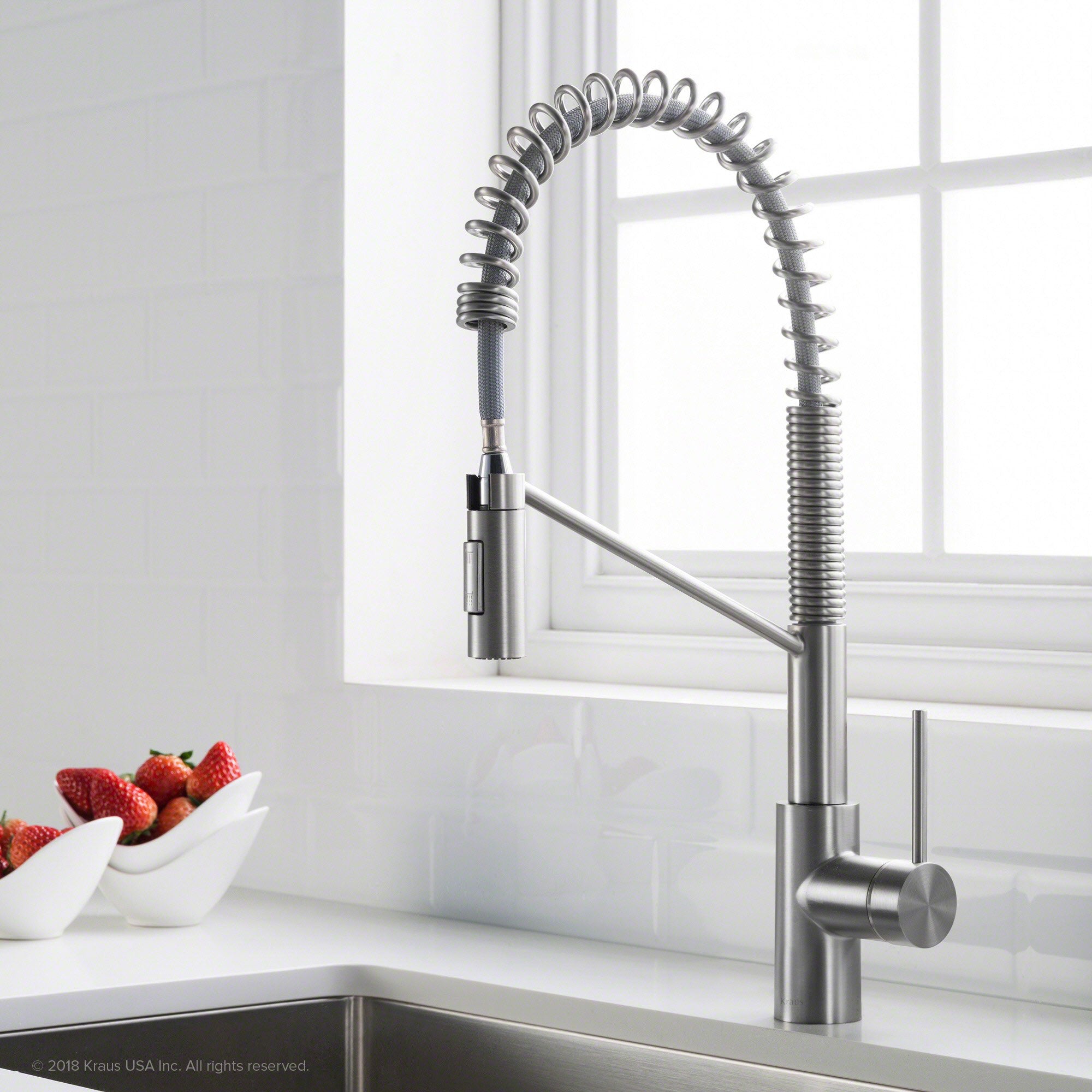 Kraus Oletto Contemporary Single Handle Pull Down Kitchen Sink Faucet， Chrome