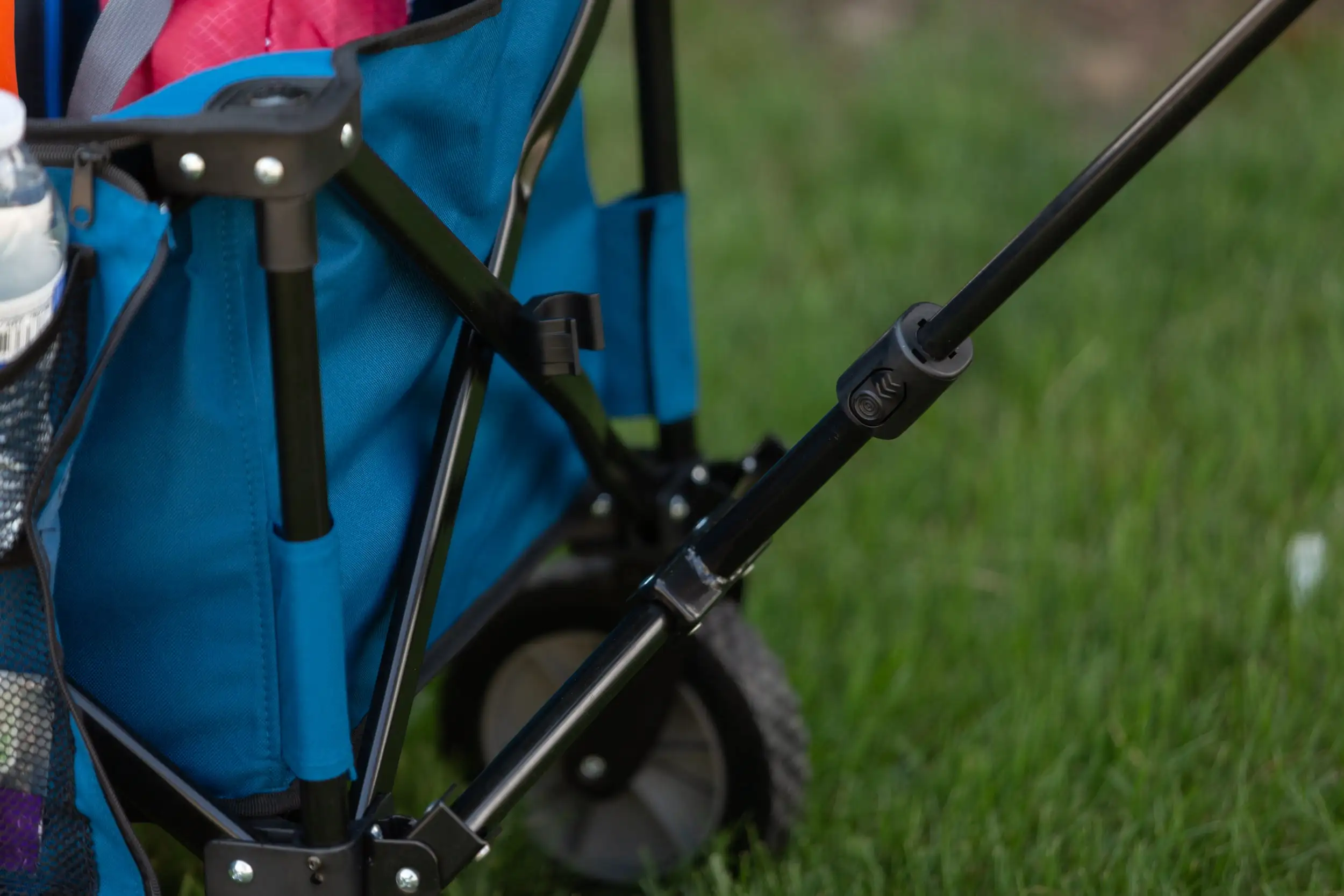 Ozark Trail Quad Folding Camp Wagon with Tailgate， Blue