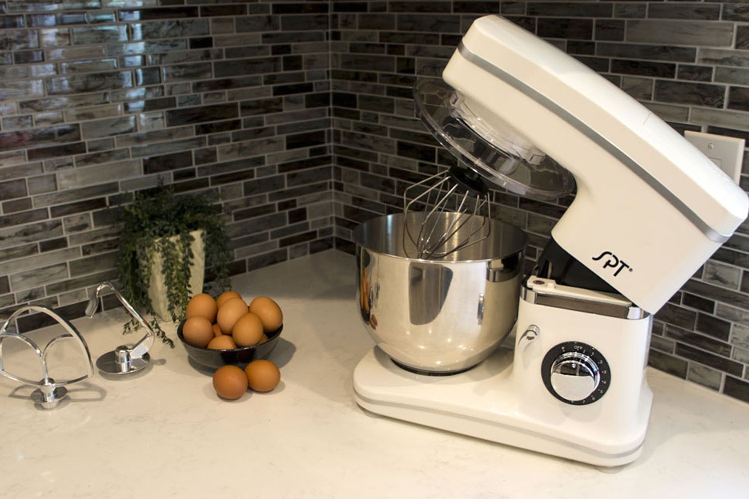 Sunpentown 8-Speed Stand Mixer (White)