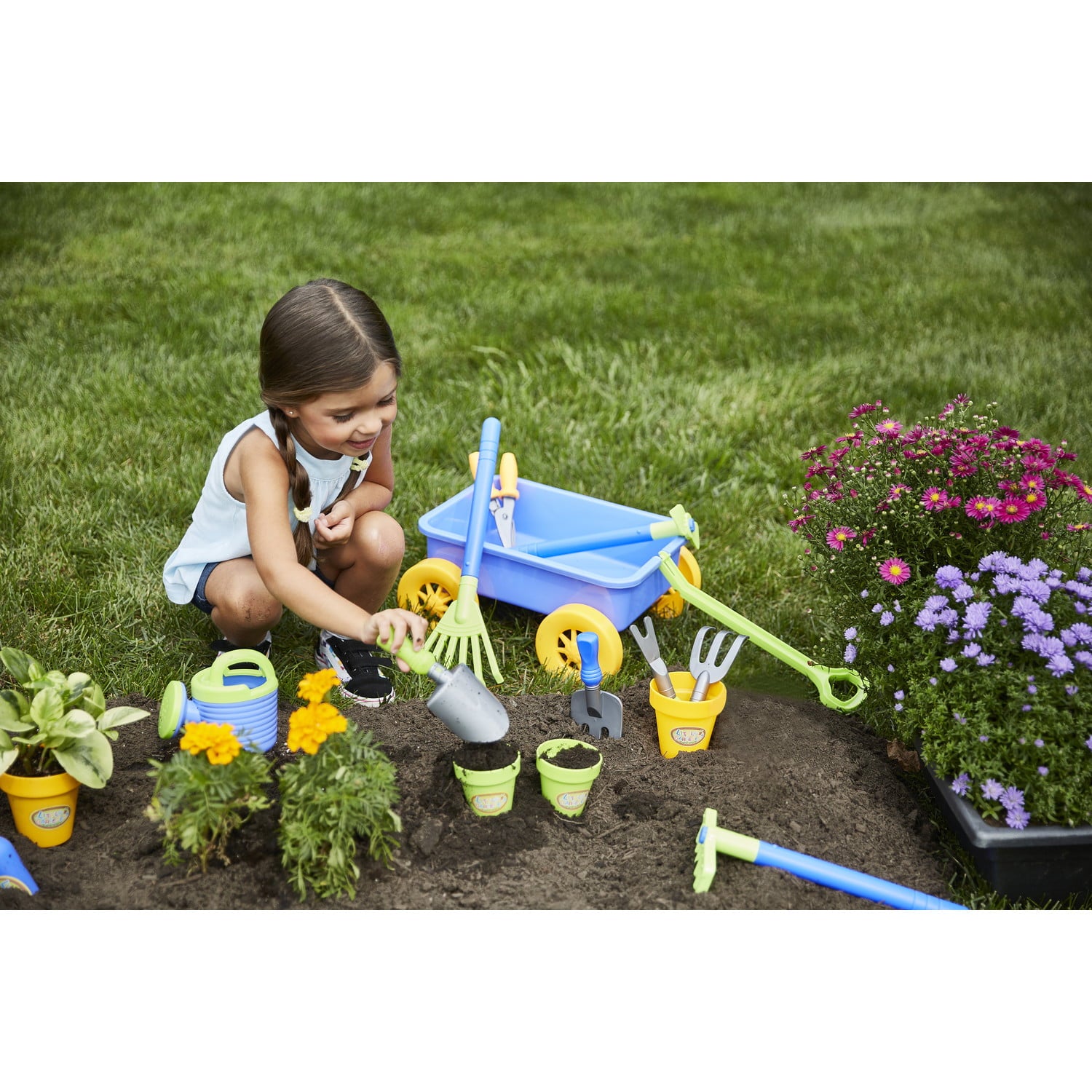 Kidoozie My First Gardening Set， Kids Gardening Tools， 15 piece set， Includes Wagon， Watering Can， Pots， and More， For Kids Ages 2 Years and Up