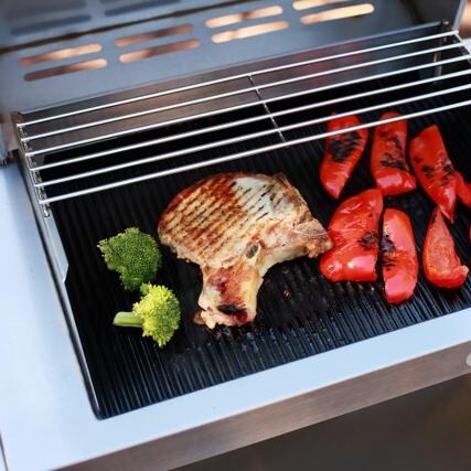 Maverick Char B Que E-50S Ribbed Glass 1500 Watt Electric Grill With Windscreen and Warmer Rack