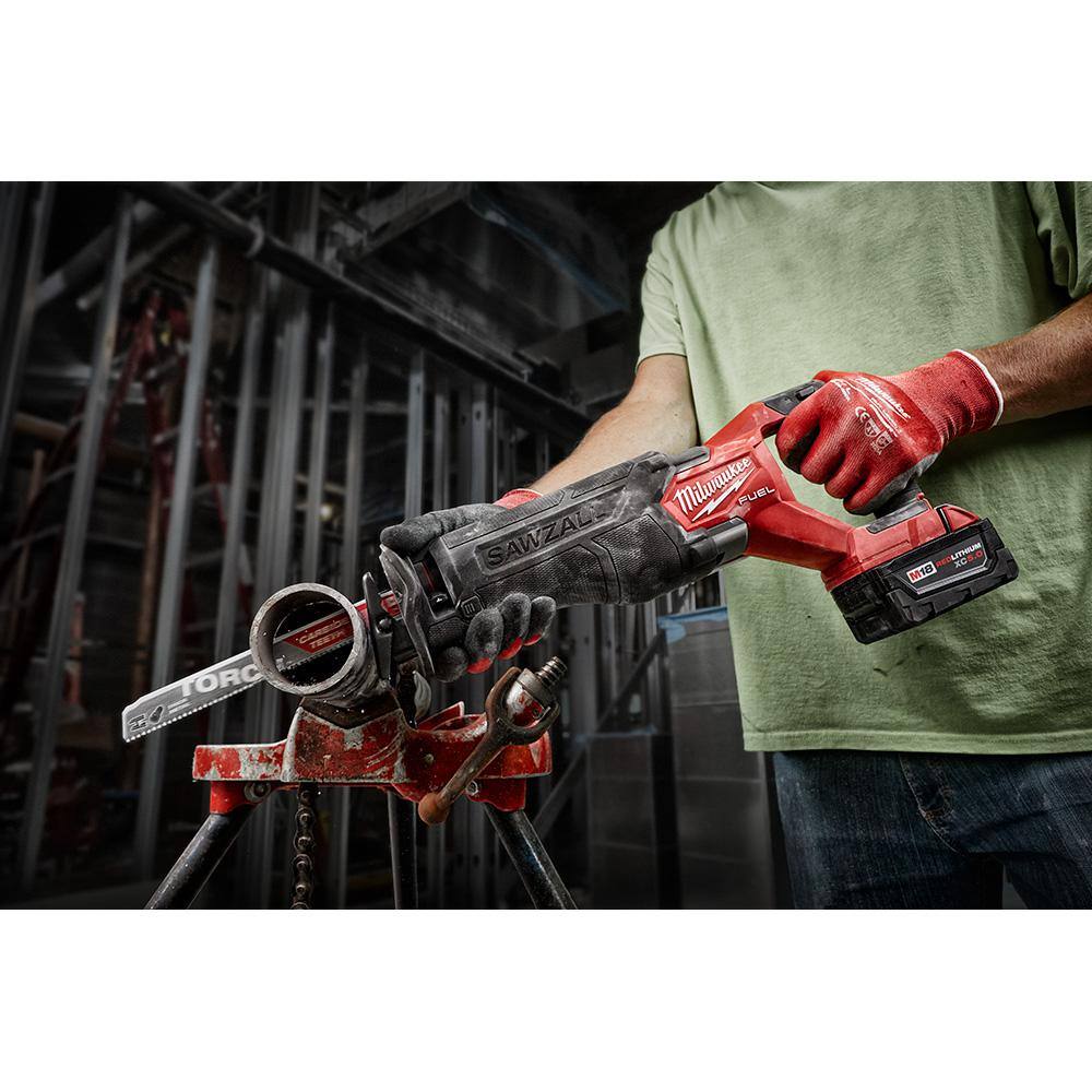 MW M18 FUEL 18-Volt Lithium-Ion Brushless Cordless Combo Kit (5-Tool) with M18 Rocket Light 3697-25-2131-20