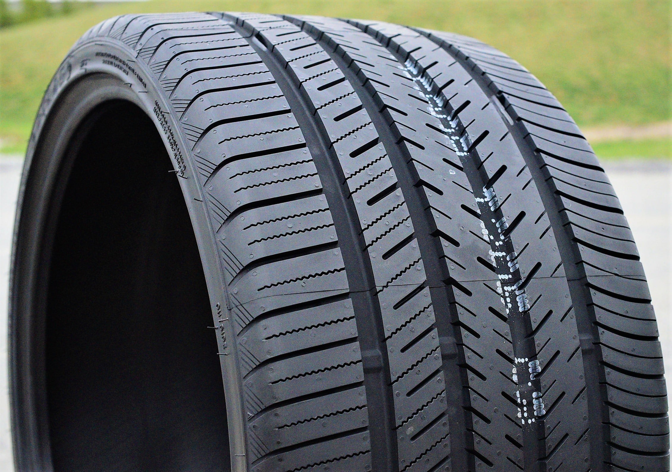 Atlas Force UHP 275/35R20 102Y XL A/S High Performance Tire