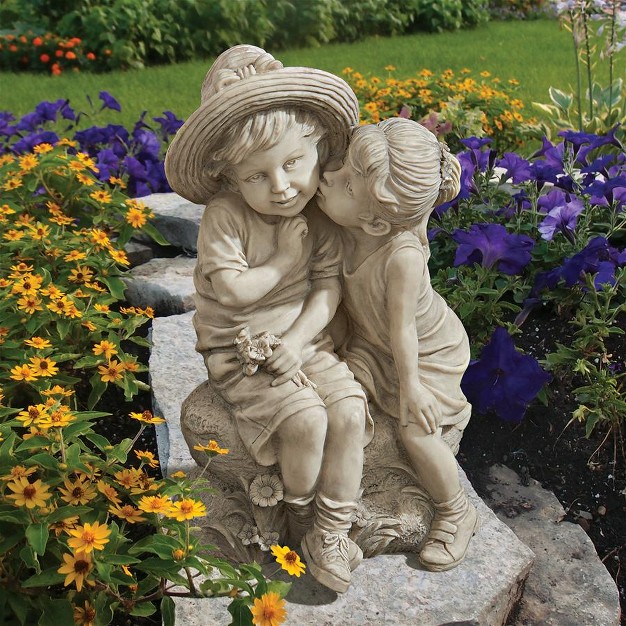 Design Toscano Kissing Kids Boy And Girl Statue