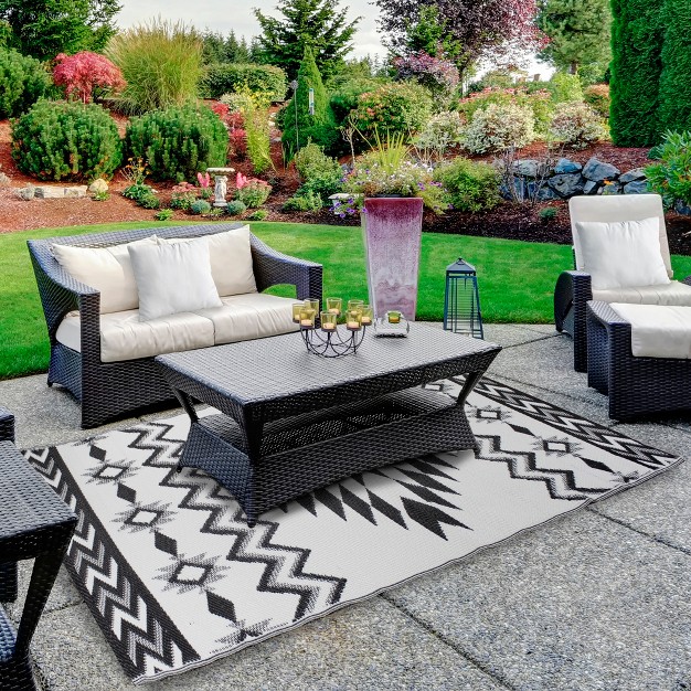 Northlight 4 x27 X 6 x27 Black And White Aztec Print Rectangular Outdoor Area Rug