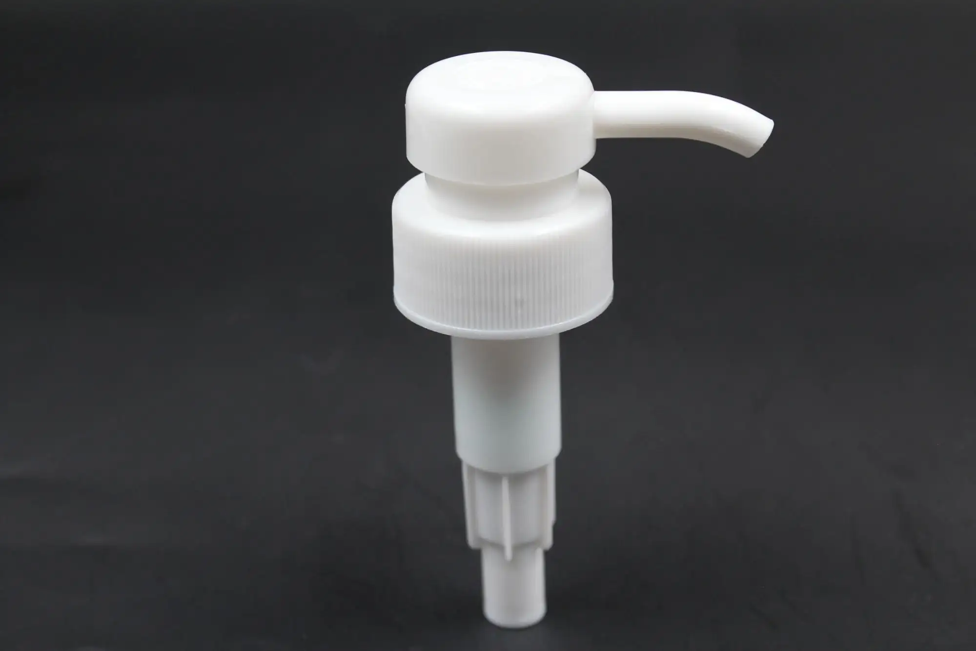 kinglong supply 33mm White Screw Lotion Dispenser Pump for Cream