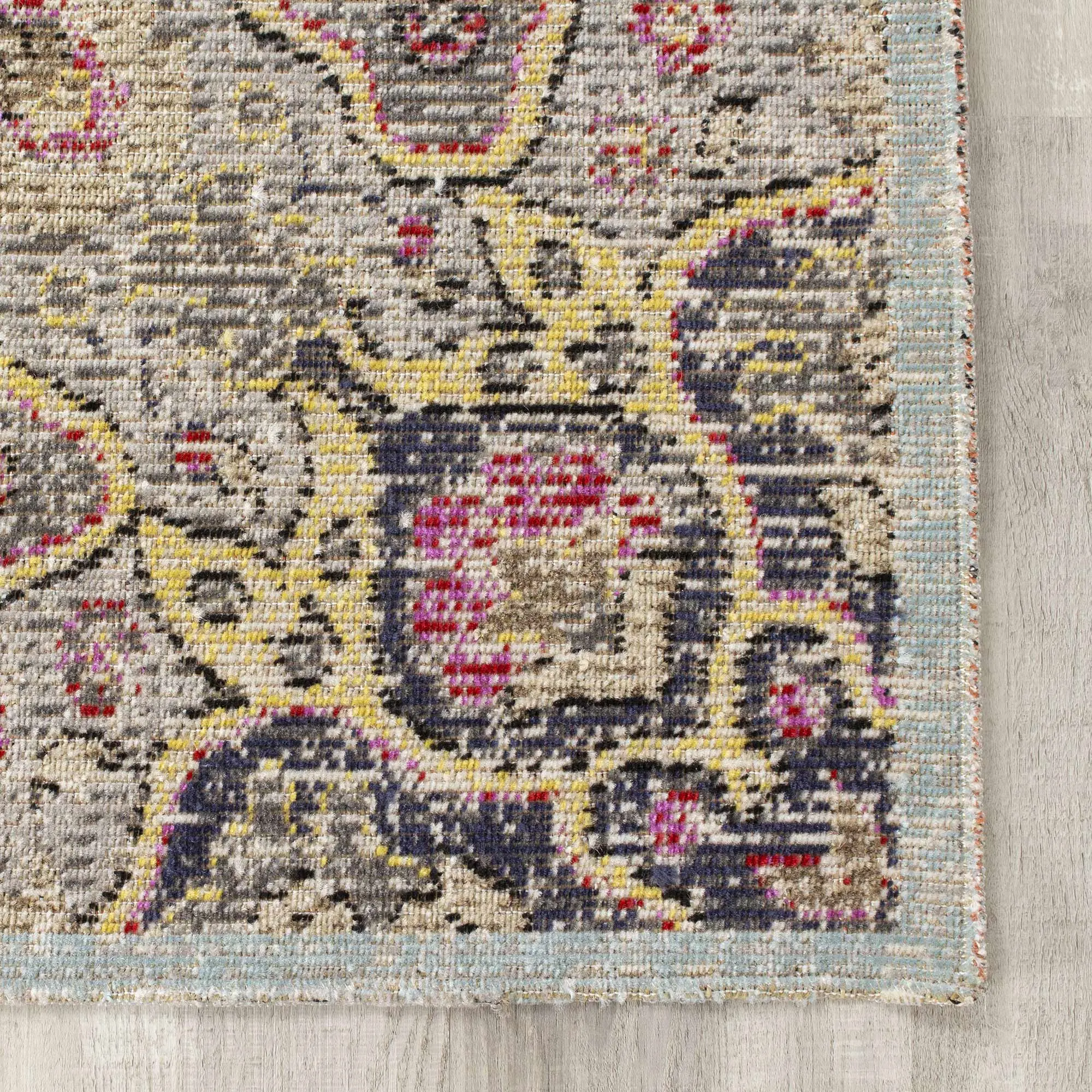 Sara 5' x 8' Blue Yellow Jewel Center Area Rug