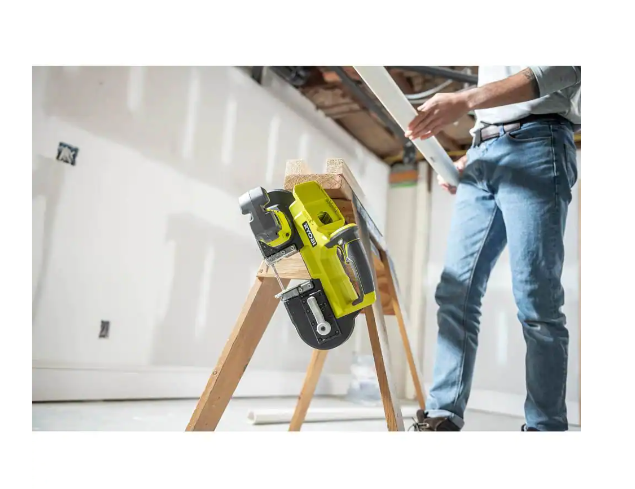 RYOBI P590-PSK005 ONE+ 18V Cordless 2-1/2 in. Compact Band Saw with 2.0 Ah Battery and Charger