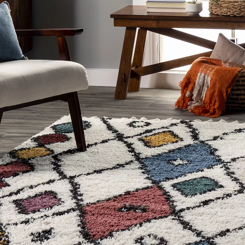 nuLOOM Donette Diamond Tasseled Rug