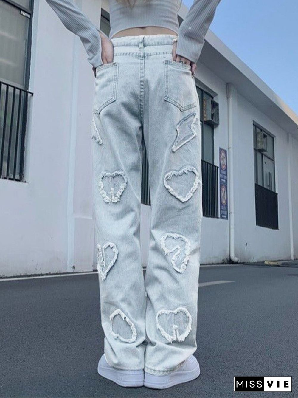 Patch Detail Light Wash Boyfriend Jeans