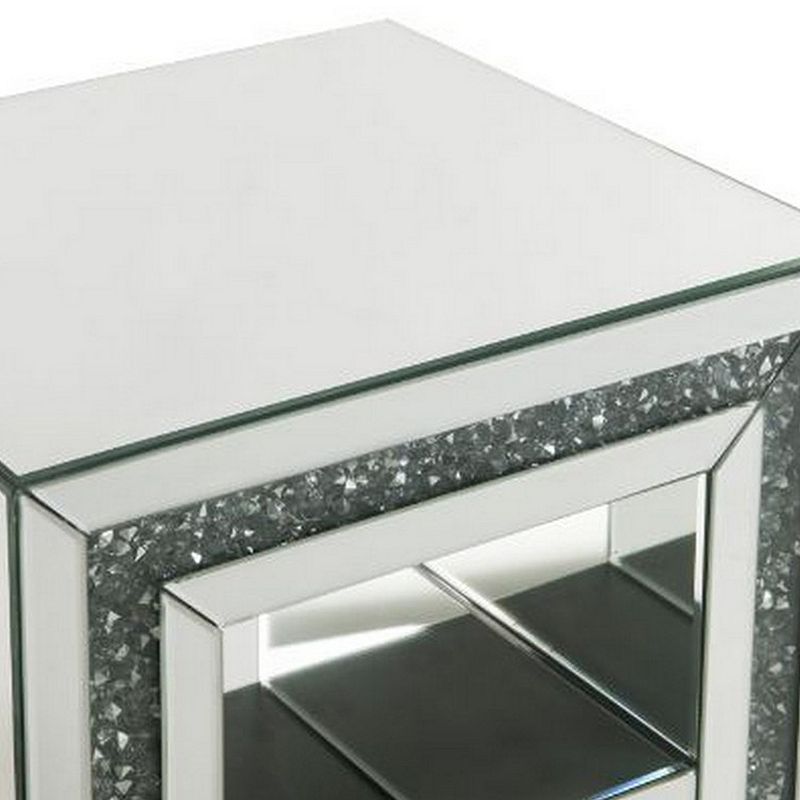 End Table with Mirror Framing and Faux Diamonds， Silver