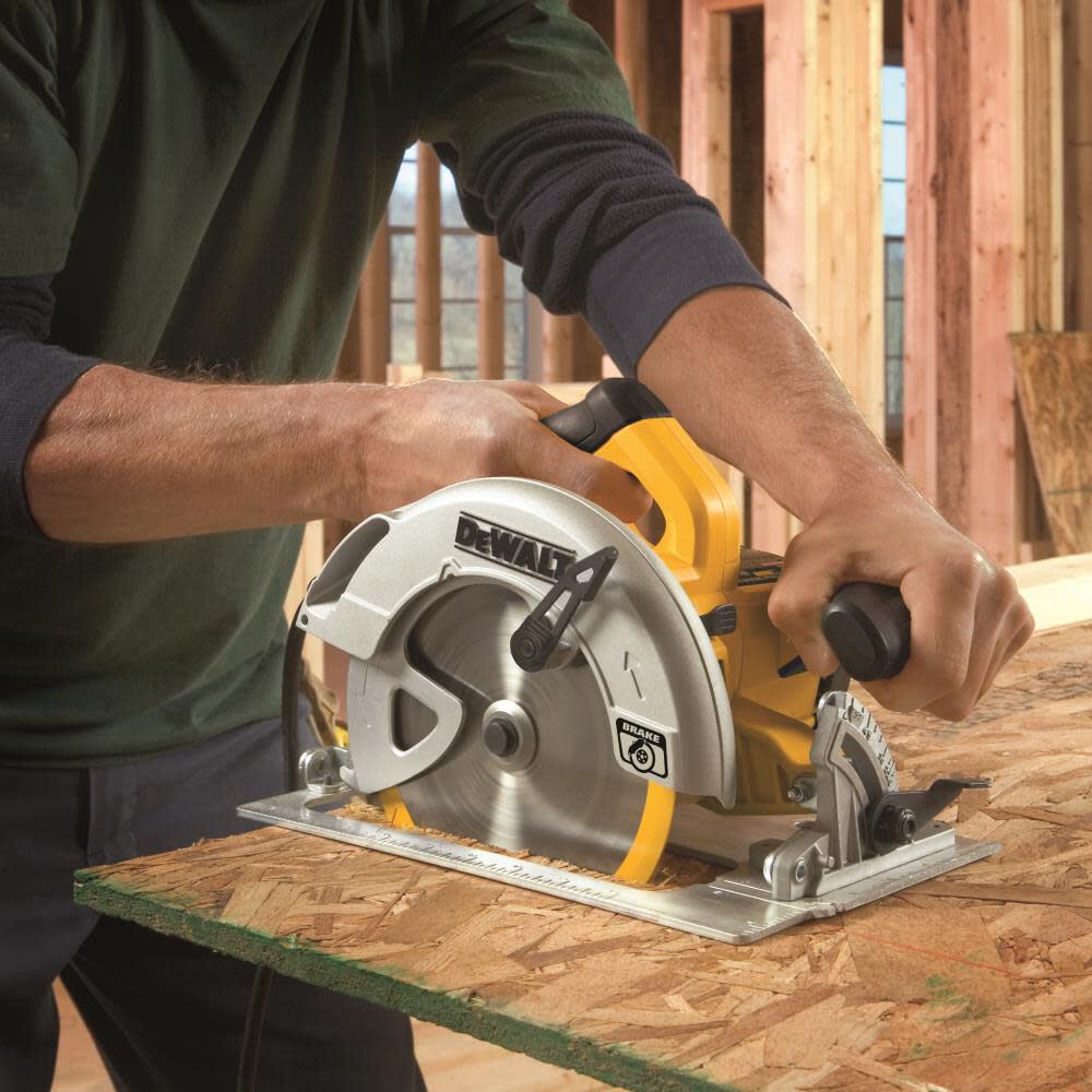 DEWALT 7-1/4-in Lightweight Circular Saw with Electric Brake DWE575SB from DEWALT