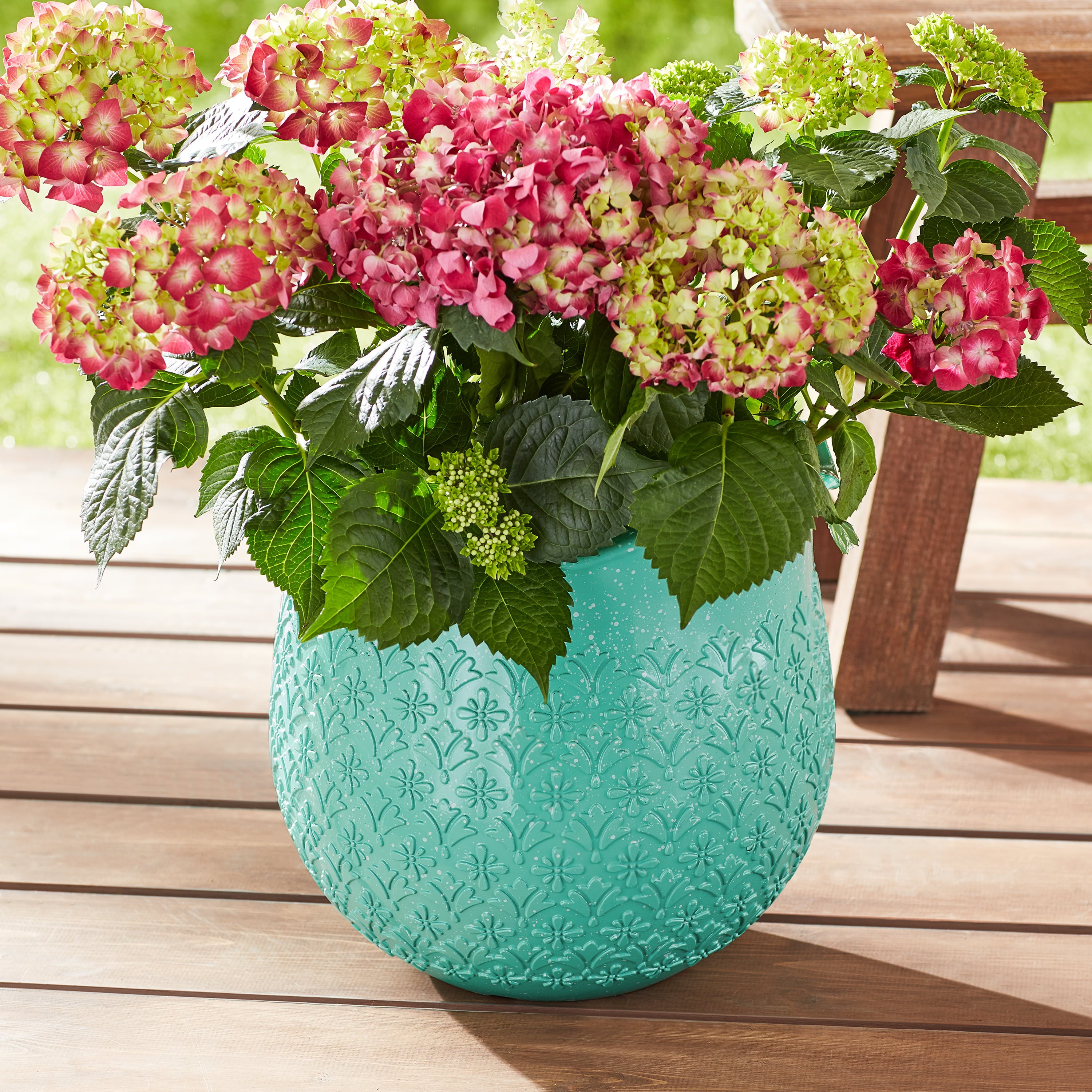 The Pioneer Woman Ruffled Geo Planter