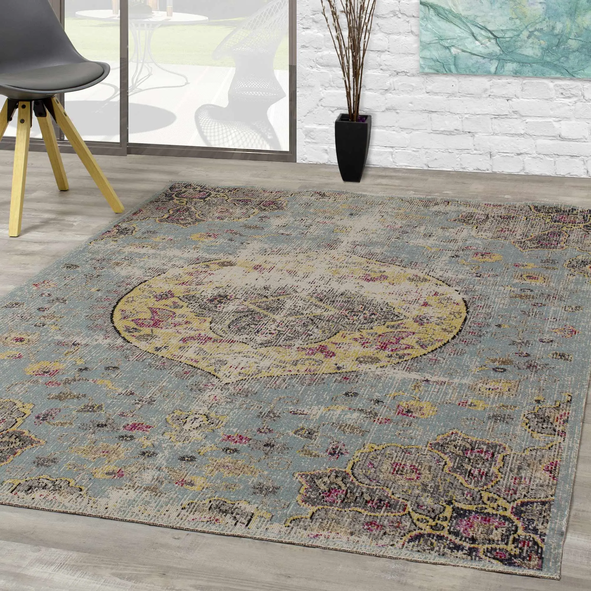 Sara 5' x 8' Blue Yellow Jewel Center Area Rug