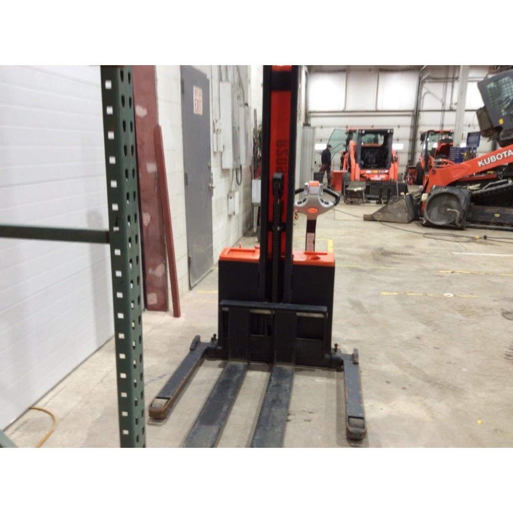 Presto Power Narrow Mast Straddle Stacker 2010 Used ;