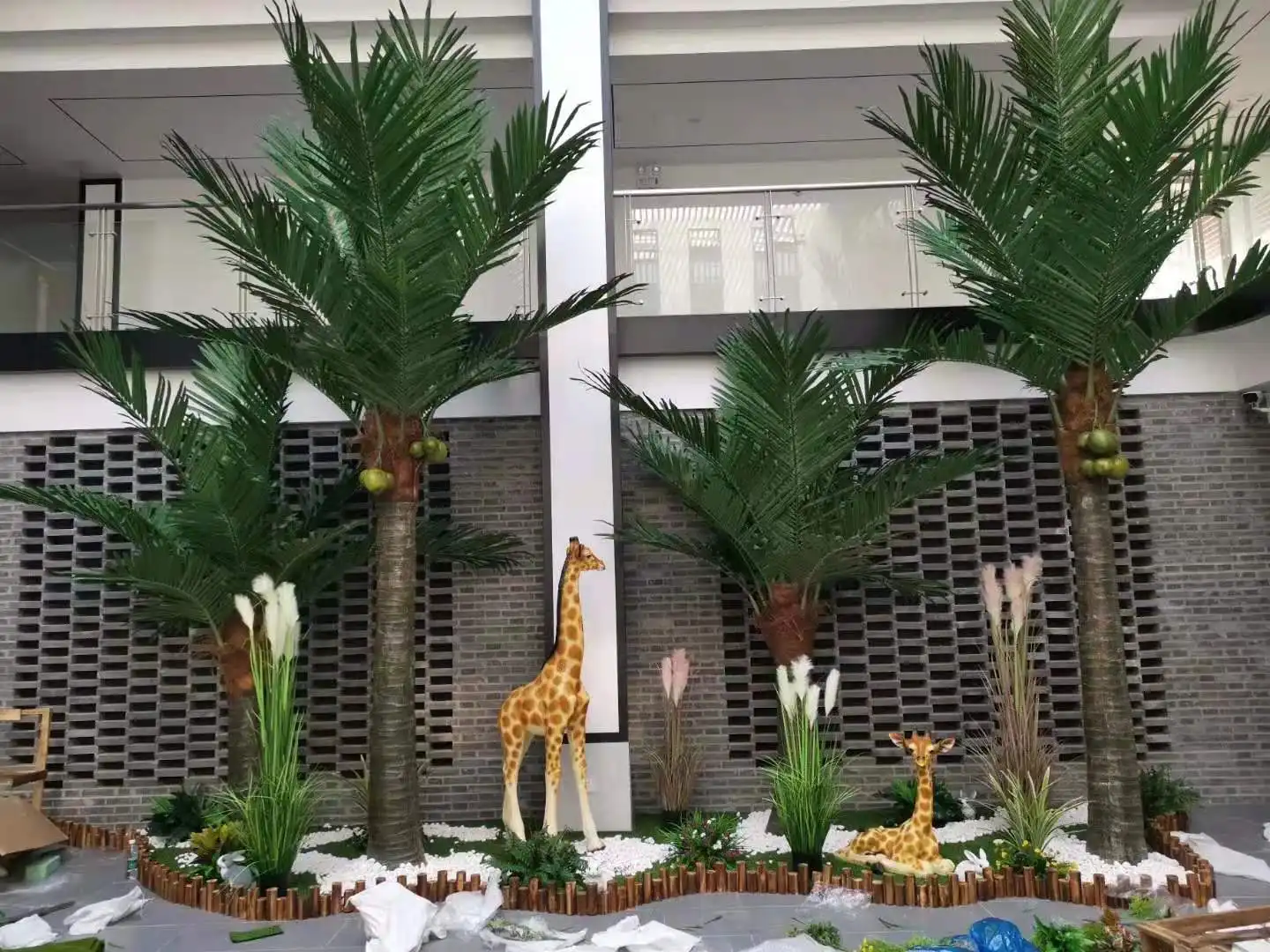 High Simulation China Supply Fiberglass Artificial Decorative Coconut Palm Trees for Landscaping