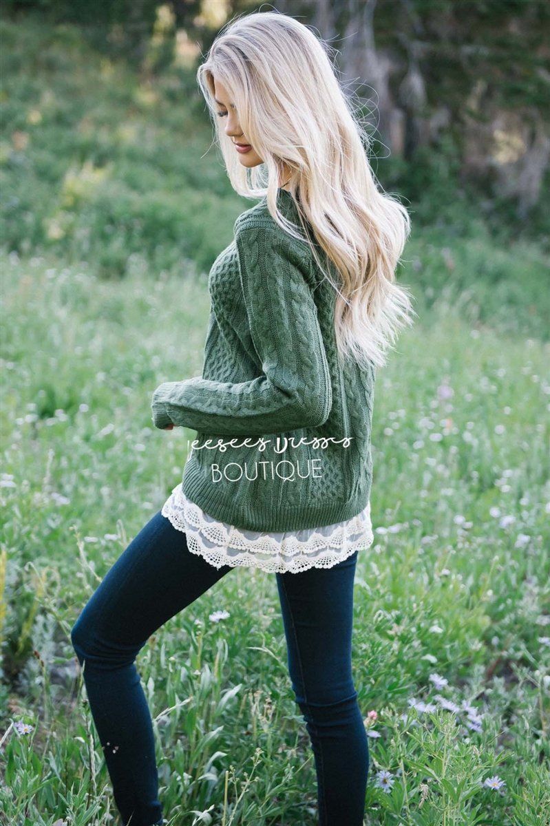 Scallop Lace Hem Cable Knit Sweater