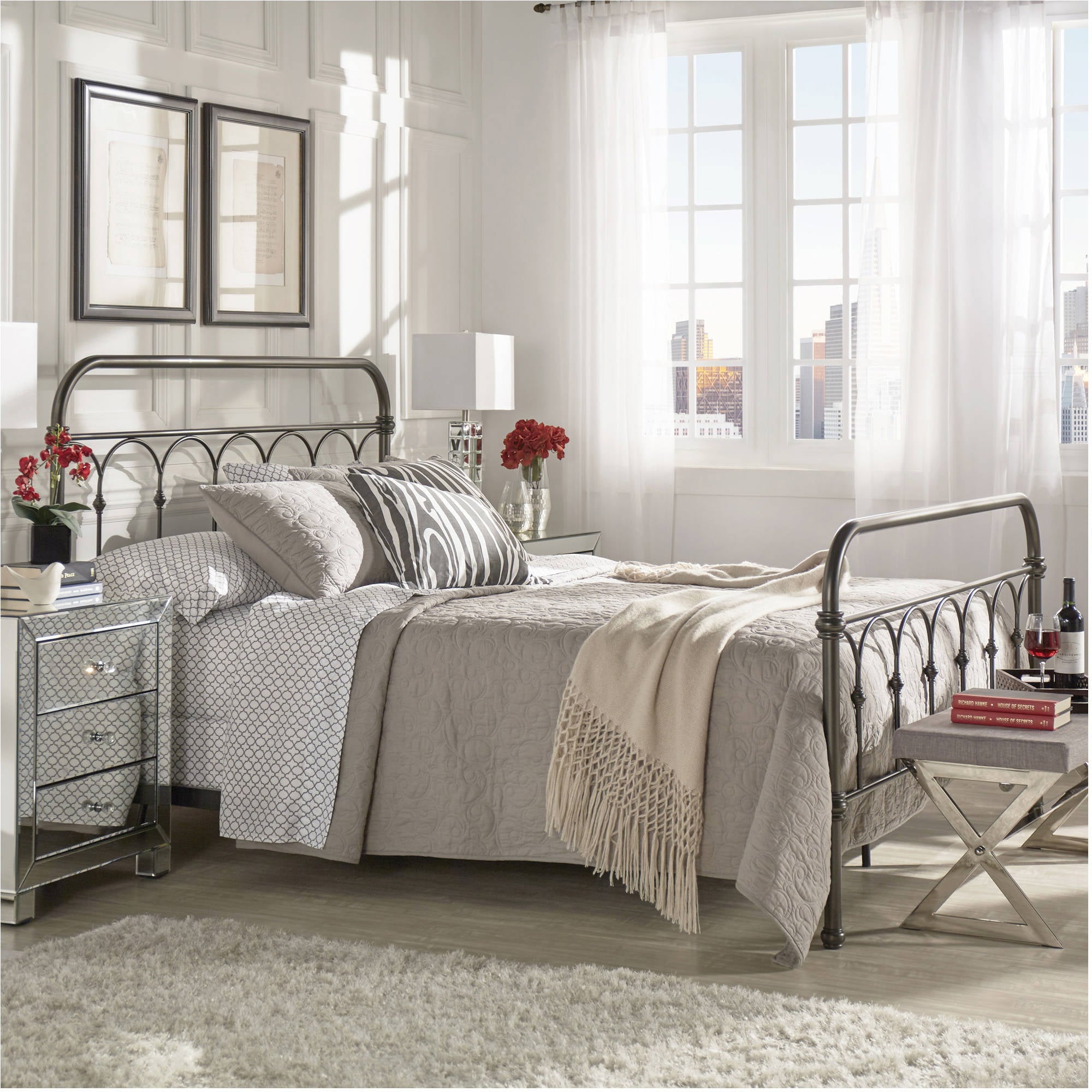 Chelsea Lane Abingdon Classic Metal Queen Bed, Dark Bronze