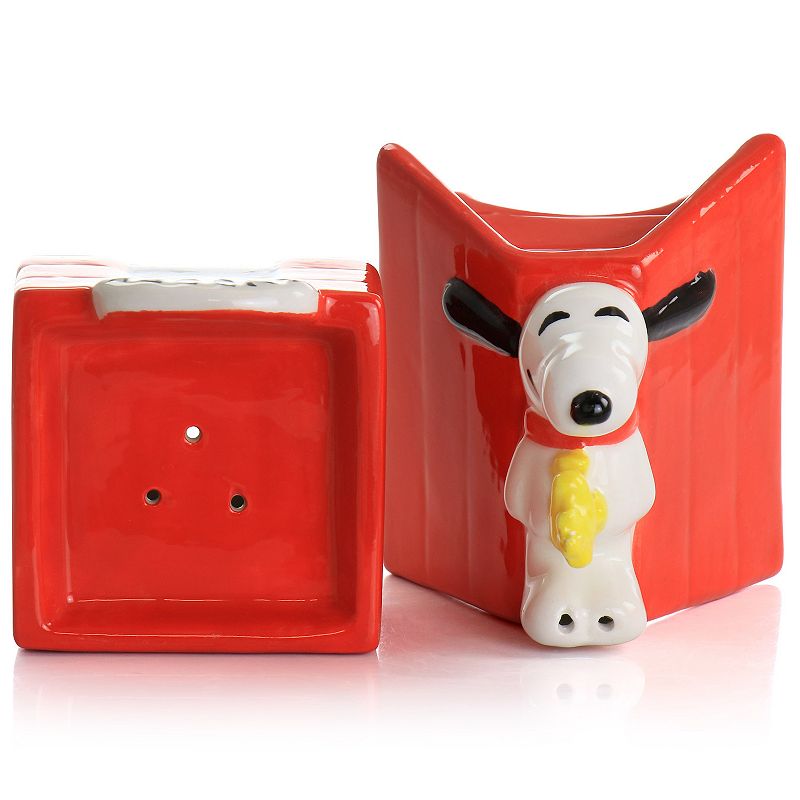 Gibson Home Peanuts Classical Dog House Snoopy and Woodstock Salt and Pepper Shaker Set