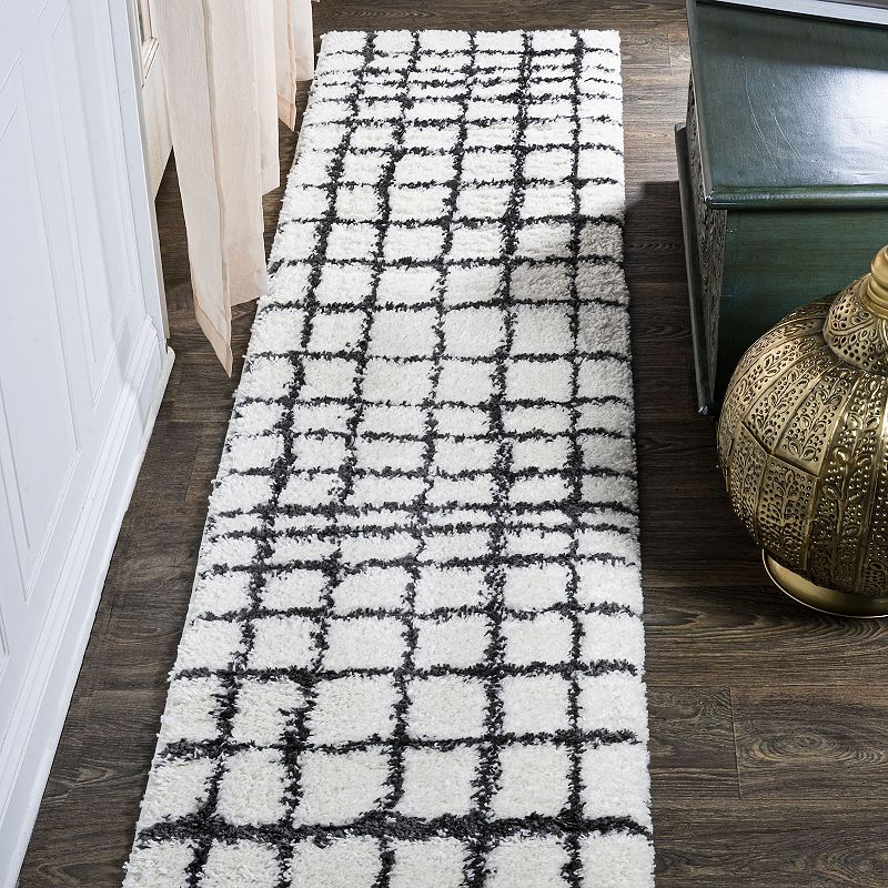 JONATHAN Y Arenal Geometric Grid Shag Rug