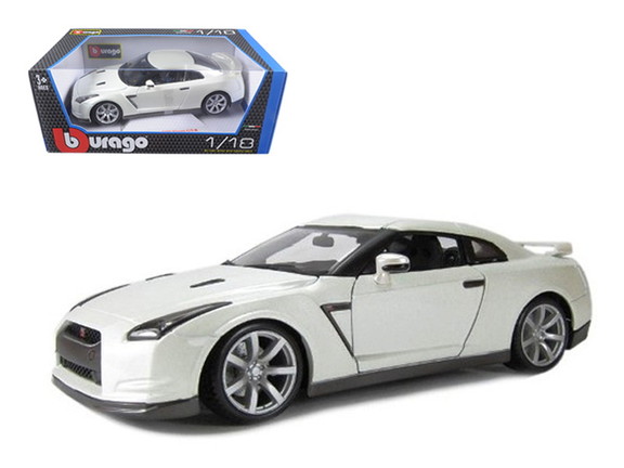 Bburago 2009 Nissan GT R R35 Silver 1/18 Diecast M...