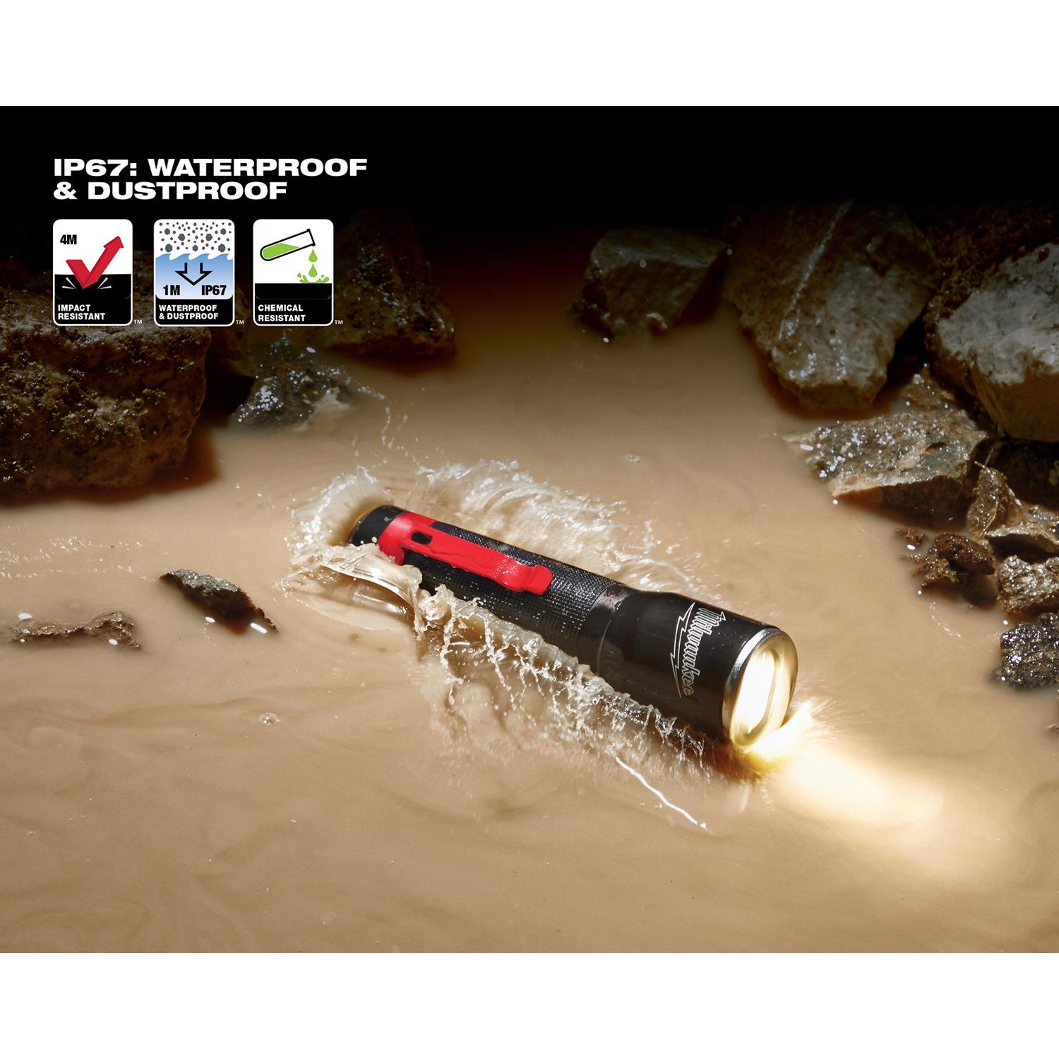 MW 325 lm Black/Red LED Focusing Flashlight AAA Battery