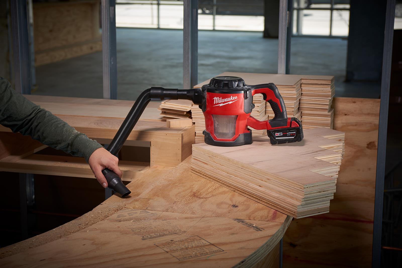 Milwaukee Tool 0882-20 Milwaukee M18 Compact Vacuum Cleaners