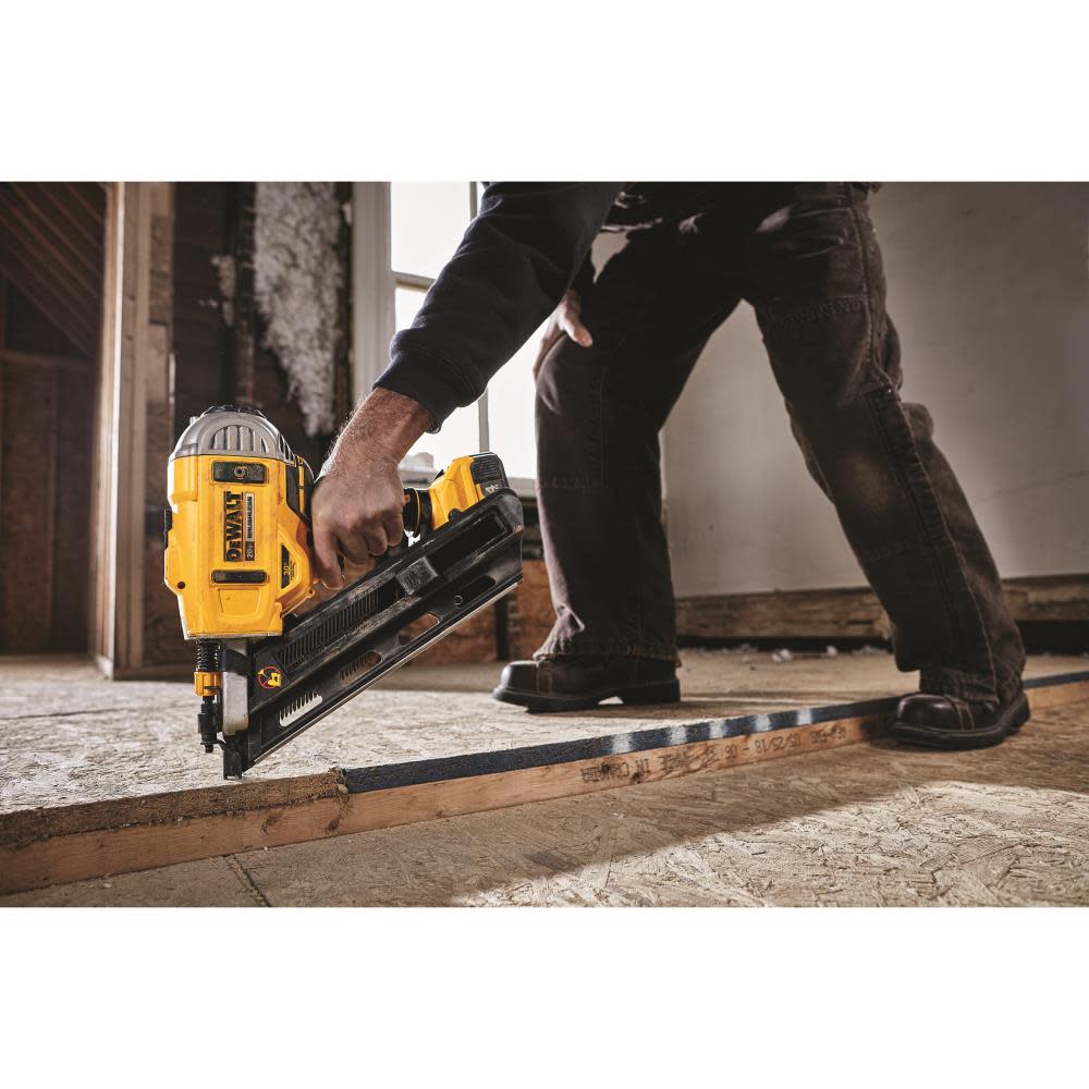 DCN692M1 ; 20V MAX* XR Lithium Ion Brushless Dual Speed Framing Nailer (DCN692M1) ;