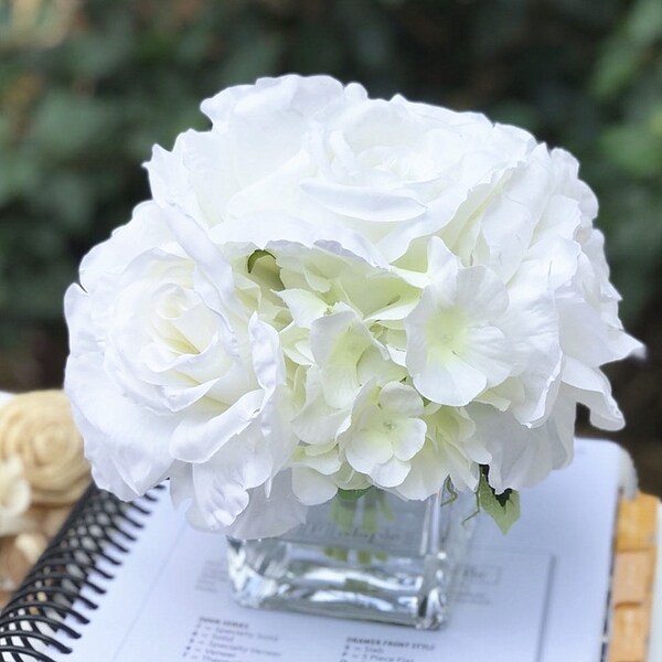 Enova Home Mixed Cream Artificial Silk Roses and Hydrangea Fake Flowers Arrangement in Cube Glass Vase with Faux Water