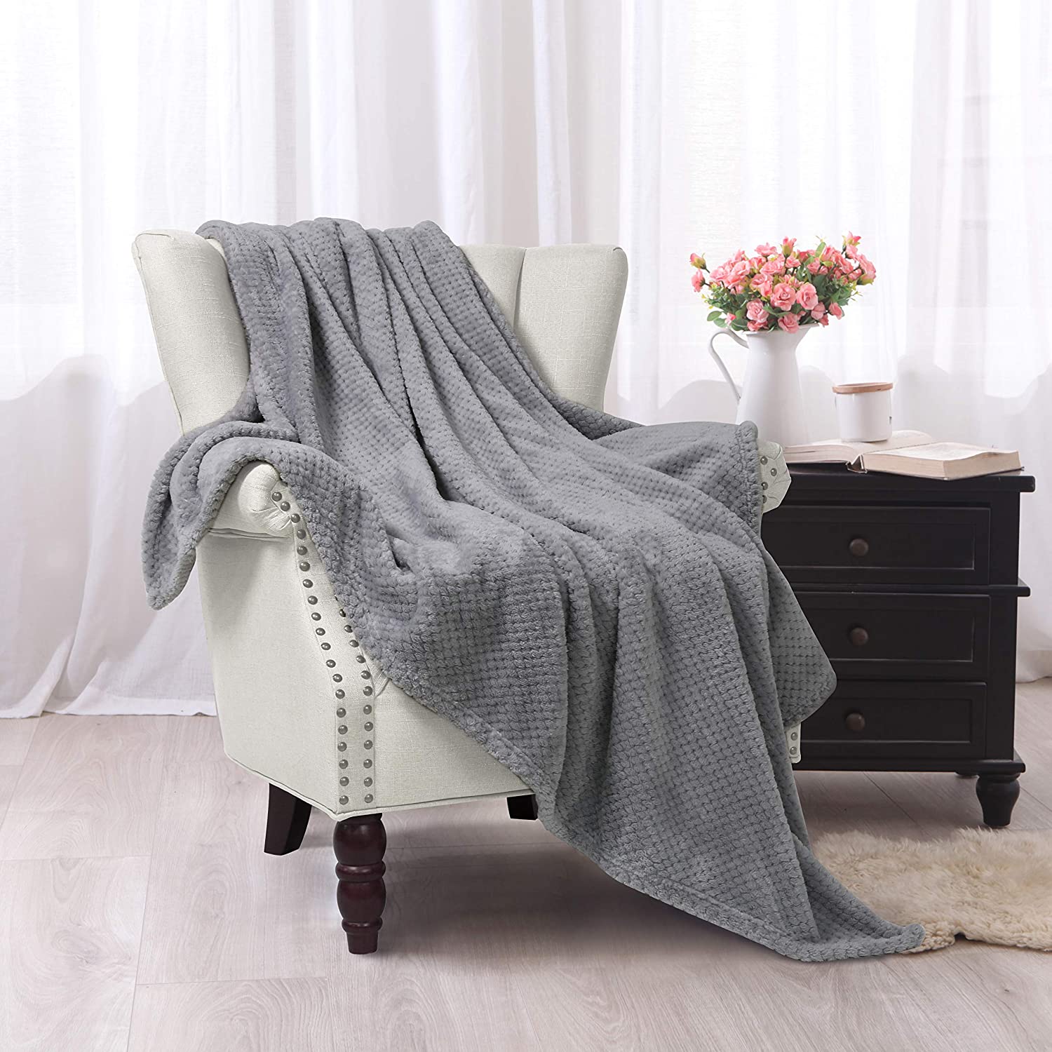 Exclusivo Mezcla Waffle Textured Soft Fleece Blanket， Large Throw Blanket(Light Grey， 50 x 70 inches)- Cozy， Warm and Lightweight