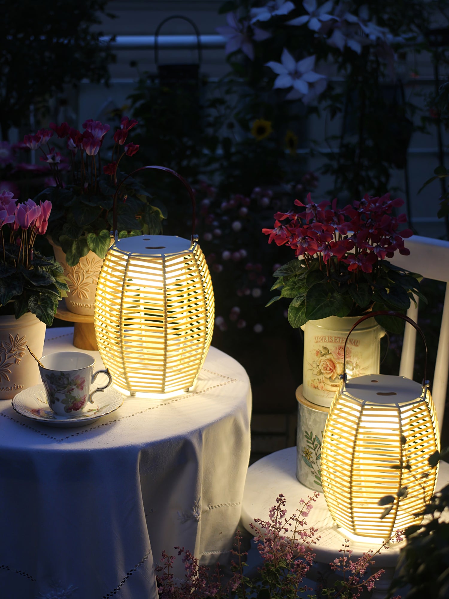 Lantern Built-in Battery Table Lamp