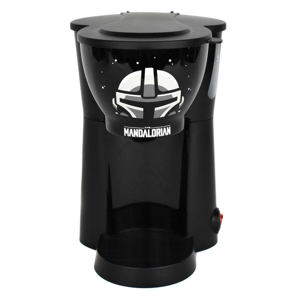 Uncanny Brands The Mandalorian Single Cup Coffee Maker with Mug CM-SRW-MAN1