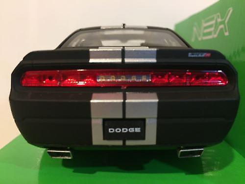 Dodge Challenger SRT 2012 Matt Black with Stripe 1:24 Scale Welly 24049