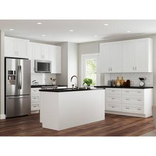 Contractor Express Cabinets Vesper White Shaker Assembled Plywood 96 in. x 2.75 in. x 2.875 in. Kitchen Cabinet Crown Molding CMV8-AVW