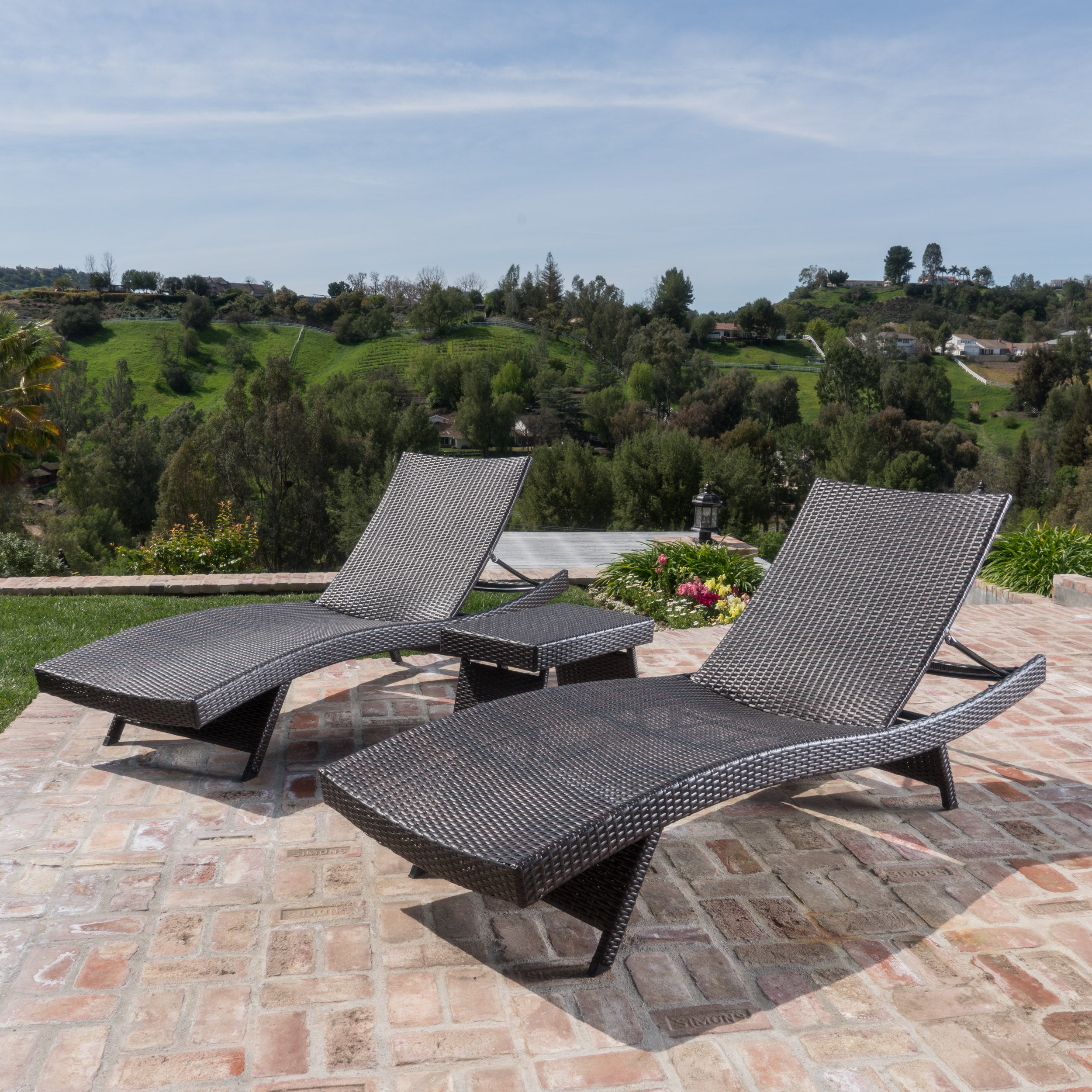 Thelma Outdoor Wicker Chaise Lounge w/ Aluminum Frame & Table