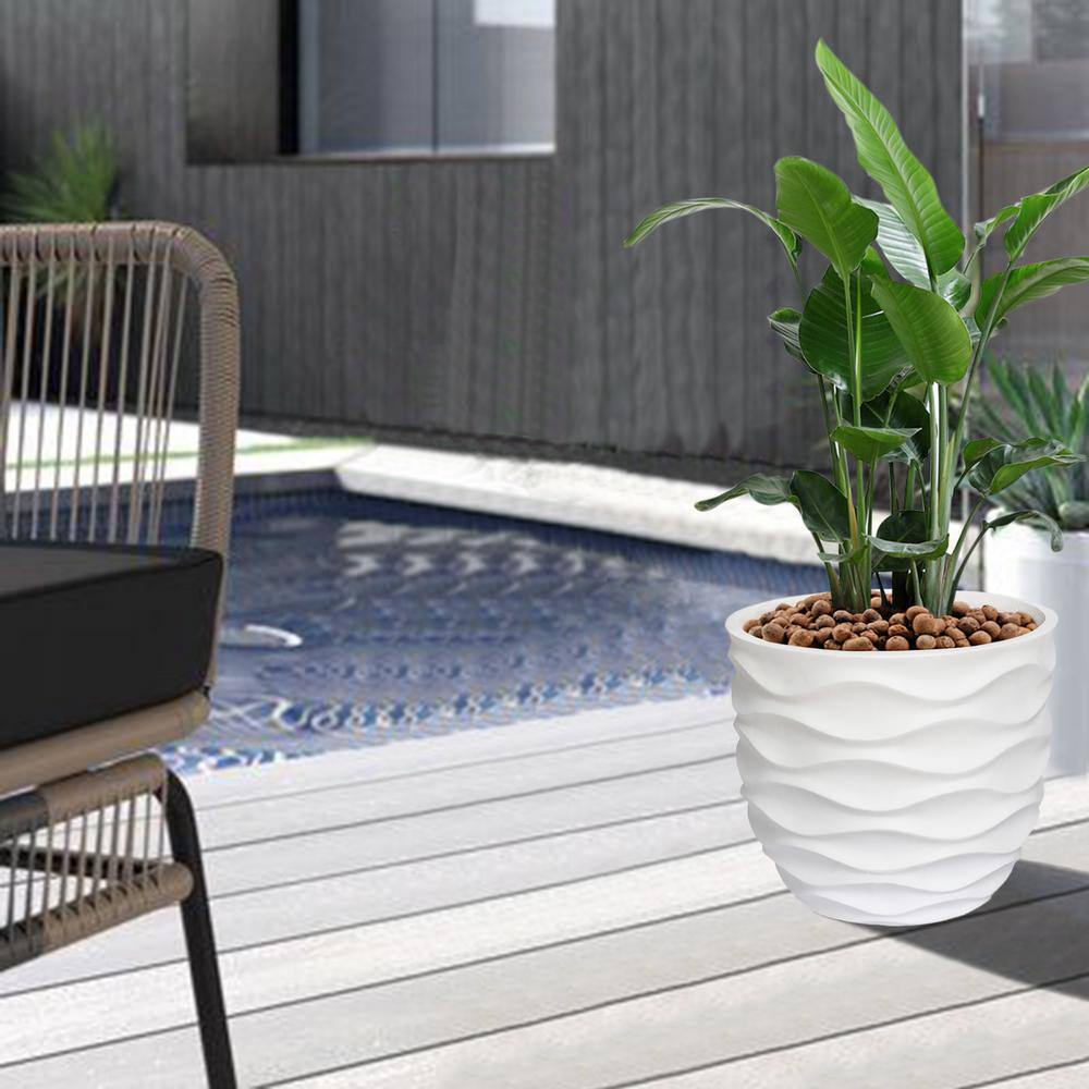 LuxenHome White Wavy Design MgO Fiberclay Planter WHPL264