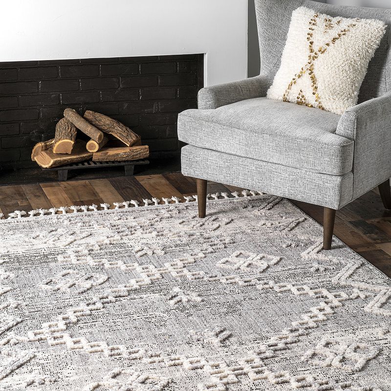 nuLoom Roxy Textured Diamond Tassel Area Rug