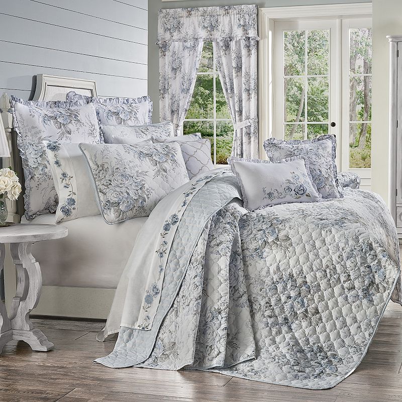 Five Queens Court Estelle Blue Quilt Set