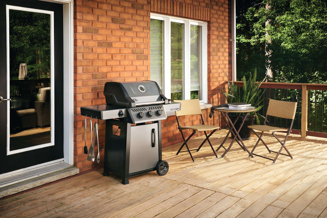 Napoleon FREESTYLE 365 Grill  F365DNGT  Natural Gas