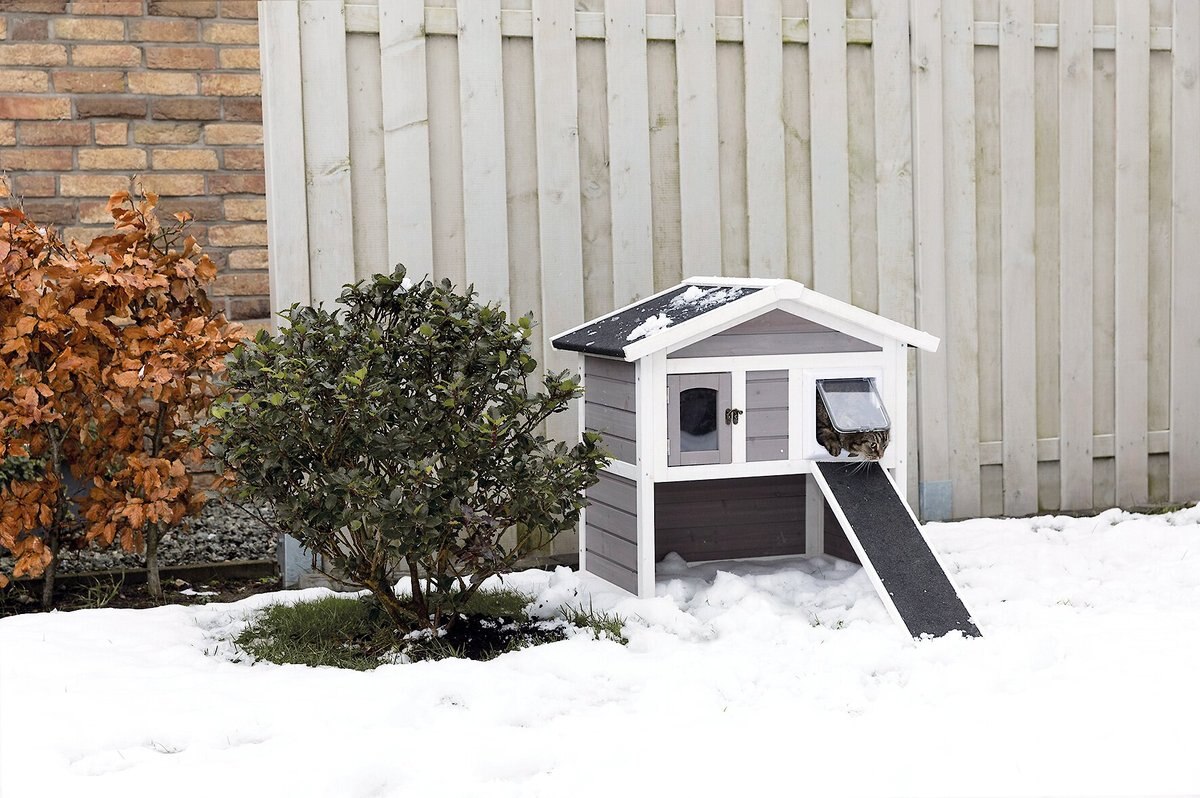 TRIXIE Natura Insulated Cat House with Ramp