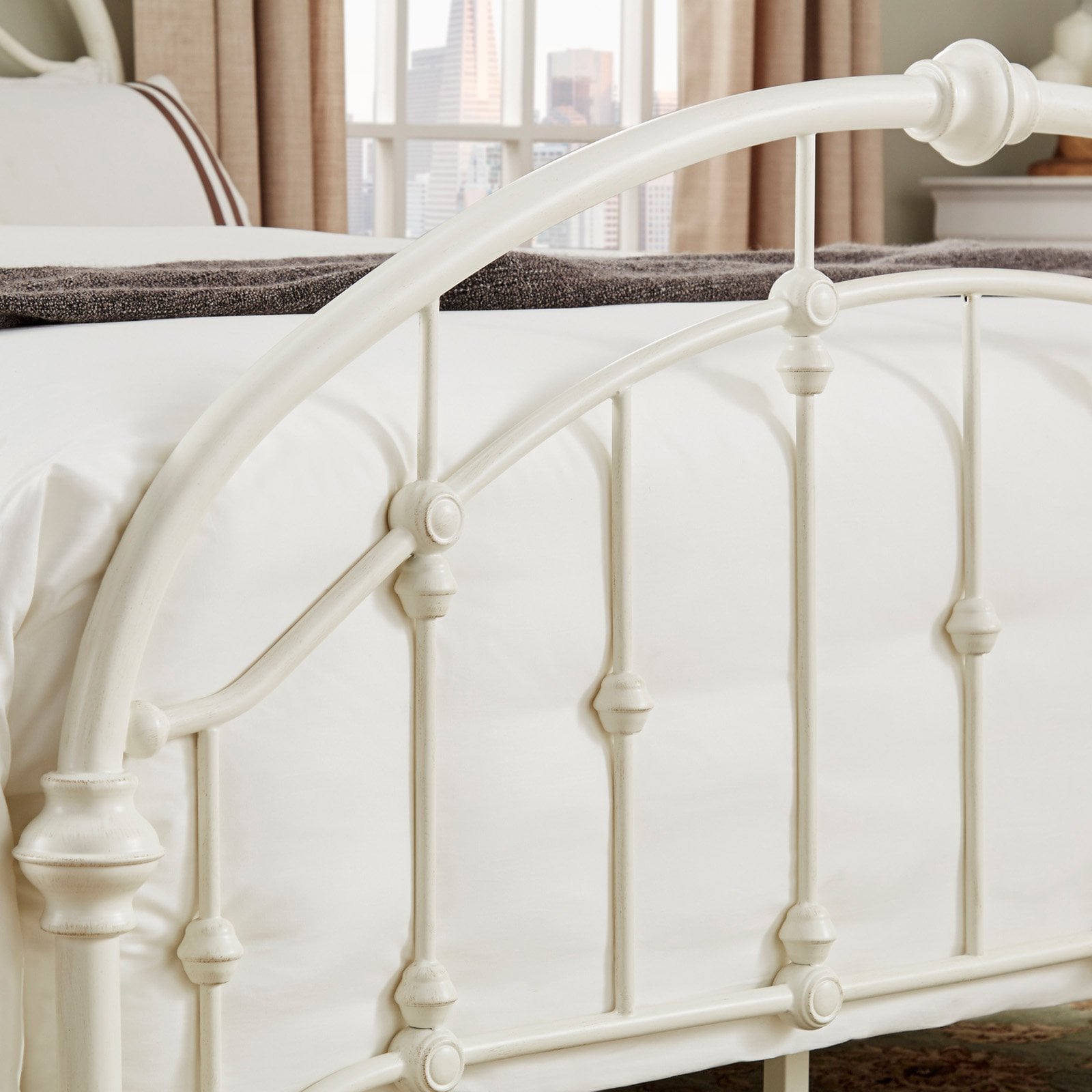 Weston Home Marlow Arched Metal Queen Bed, Antique White