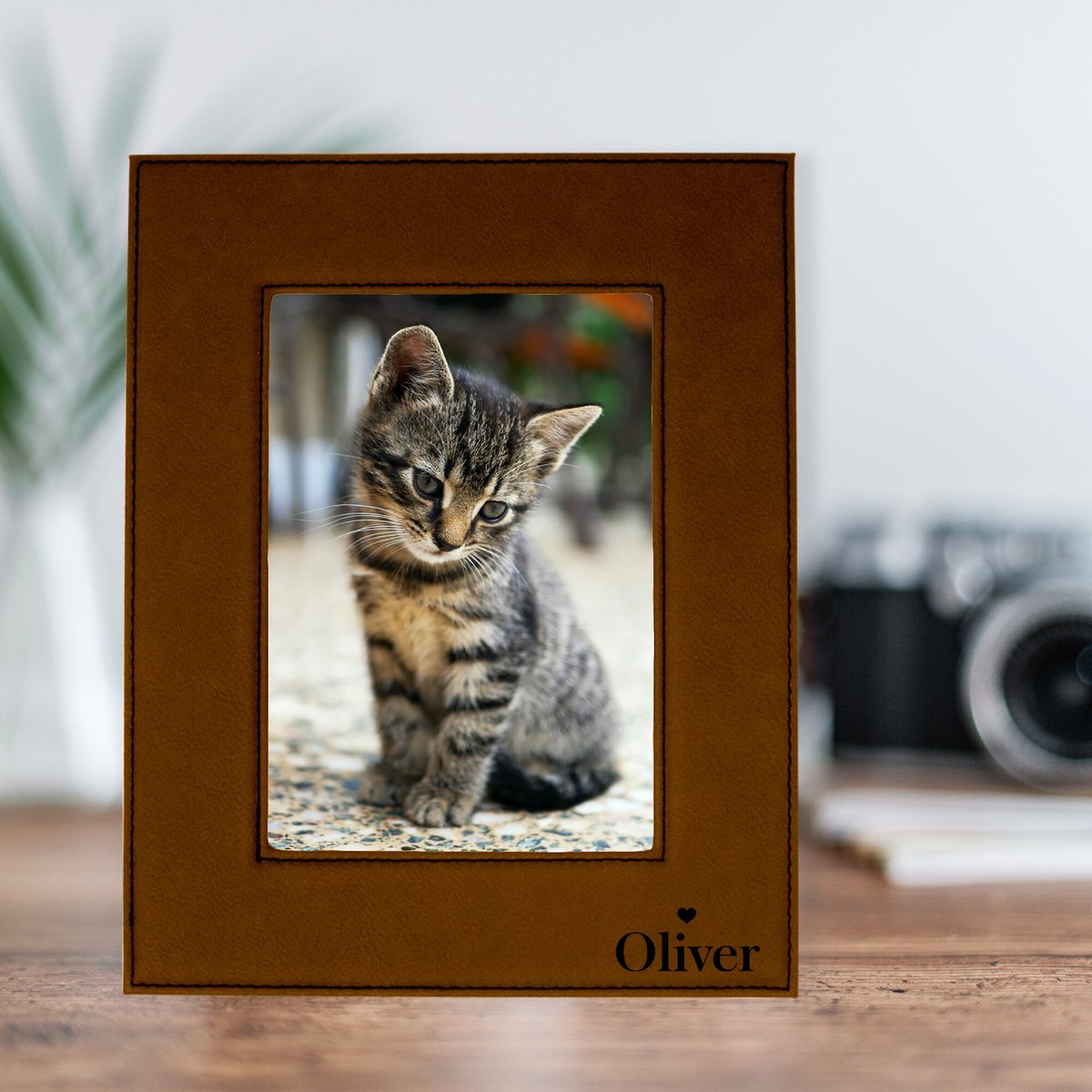 904 Custom Personalized Name with Heart Leatherette Pet Picture Frame