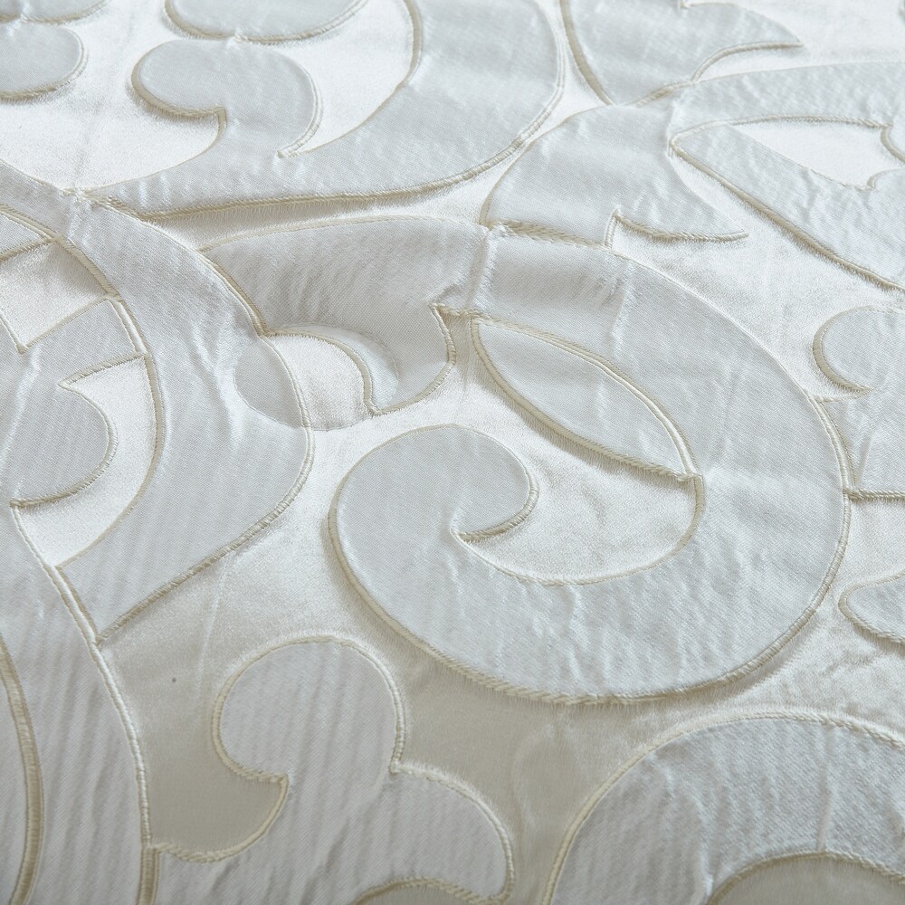 J. Queen New York La Boheme Ivory Comforter Set.