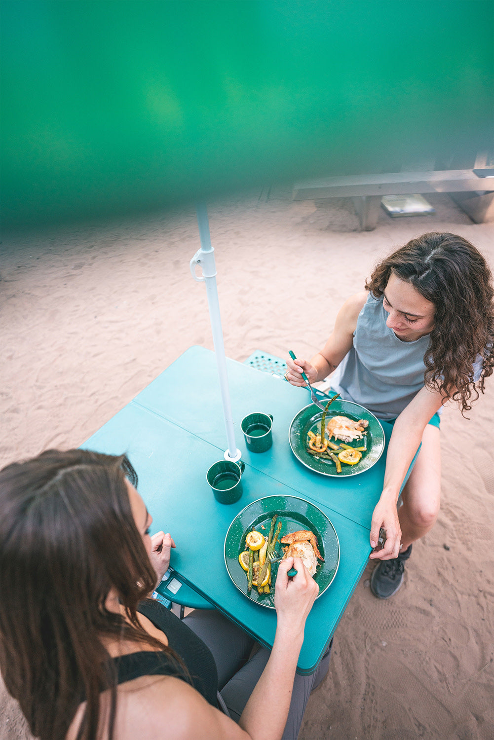 Stansport Folding Picnic Table with Umbrella， Aluminum Frame